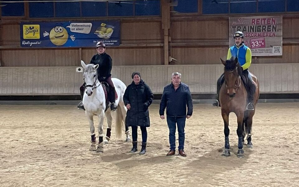 Auch Paraspringreiter müssen Dressur reiten 😉